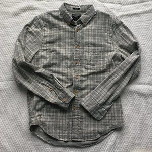 Abercrombie & Fitch Slim Fit Gray Plaid Button up in Size Large